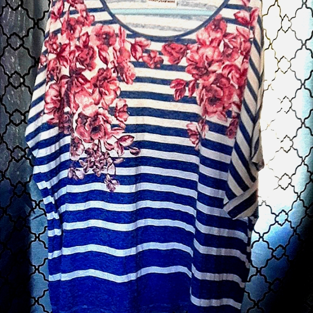 pretty  Cathy Daniel's sparkly flower t